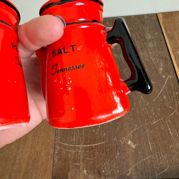 Tennessee Souvenir Red Black Coffee Pot Percolator Salt and Pepper Shakers - Picture 2 of 7